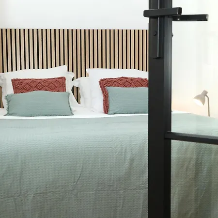 Aux Oiseaux - By La Boite En