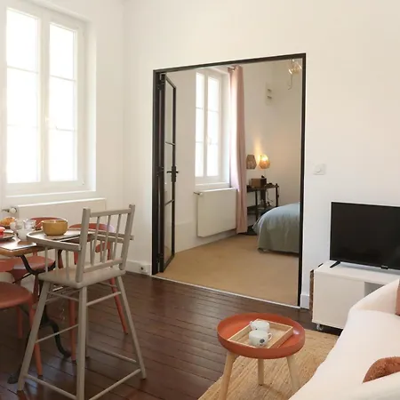 Apartment Aux Oiseaux - By La Boite En *