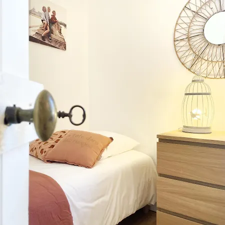 Aux Oiseaux - By La Boite En