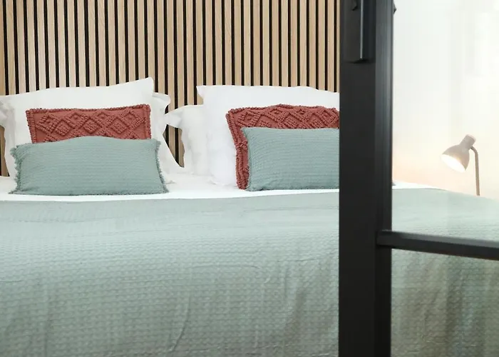 Aux Oiseaux - By La Boite En